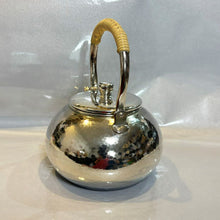 画像をギャラリービューアに読み込む, 純銀製 【清穂堂】湯沸し 1000cc 本間丑藏