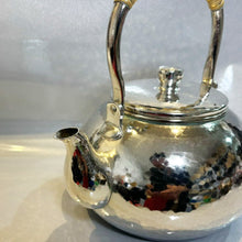 画像をギャラリービューアに読み込む, 純銀製 【清穂堂】湯沸し 1000cc 本間丑藏