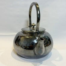 画像をギャラリービューアに読み込む, 純銀製 【清穂堂】湯沸し 亀甲紋 1400cc 本間丑藏