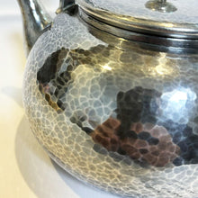 画像をギャラリービューアに読み込む, 純銀製 【清穂堂】湯沸し 亀甲紋 1400cc 本間丑藏