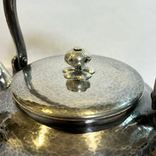 画像をギャラリービューアに読み込む, 純銀製 【清穂堂】湯沸し 亀甲紋 1400cc 本間丑藏